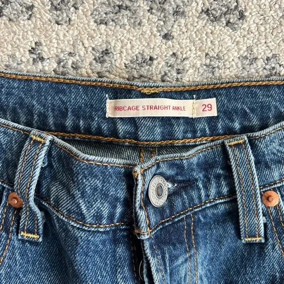 Levi's Ribcage high rise Blue Jeans - Picture 2 of 3